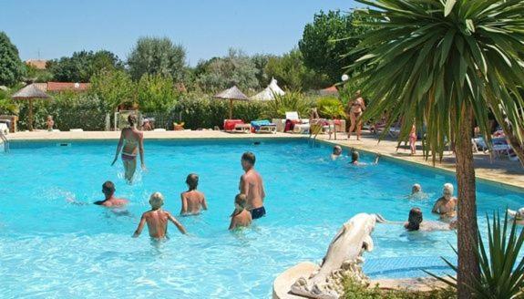 Camping Beau Rivage Hotel Meze Bagian luar foto