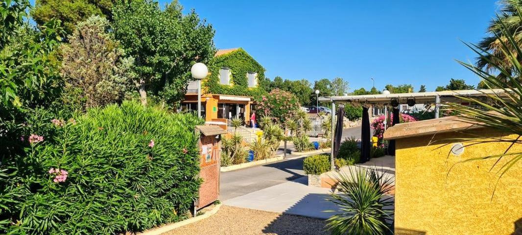 Camping Beau Rivage Hotel Meze Bagian luar foto